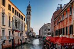 2018-03-24-Venedig-Kanal-4-mit-schiefem-Turm